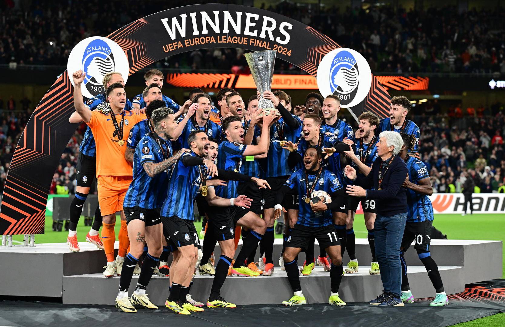 乐鱼体育官方网页版-冲刺阶段意大利杯焦点战；塞维利亚再遭质疑；更衣室稳定；资深球员宣示担当